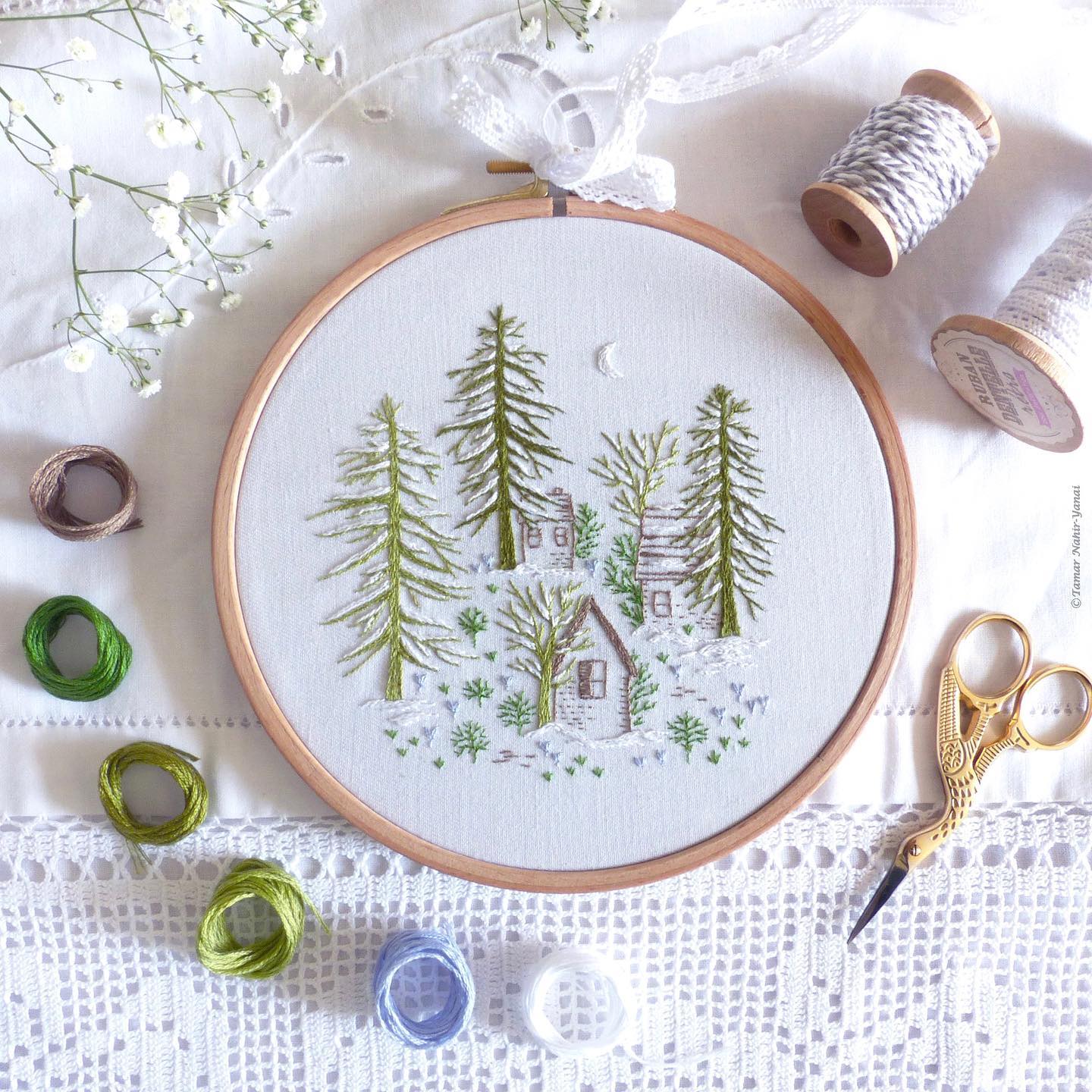 Maison Noir™ - Snowy night Embroidery kit